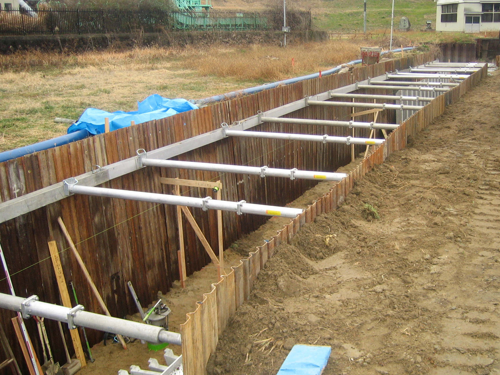 【徹底解説】水圧サポートとは？土留め工事の安全と効率を支える仕組みと進化